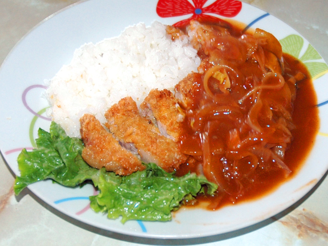 食堂の味が楽しめる？トンカツ乗せハヤシライス♪