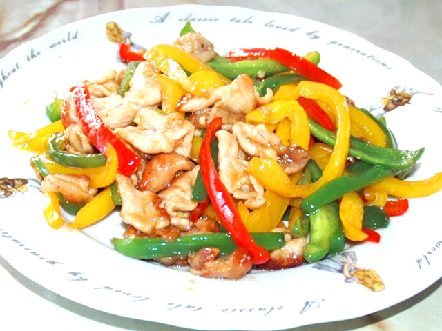 豚ロース肉とカラフルピーマンのオイスター炒め♪