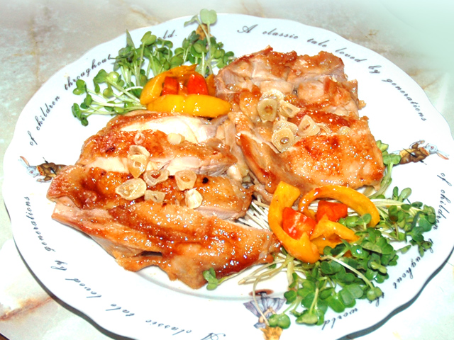 ガーリックがガツンと来る！鶏モモのガリバタチキン♪