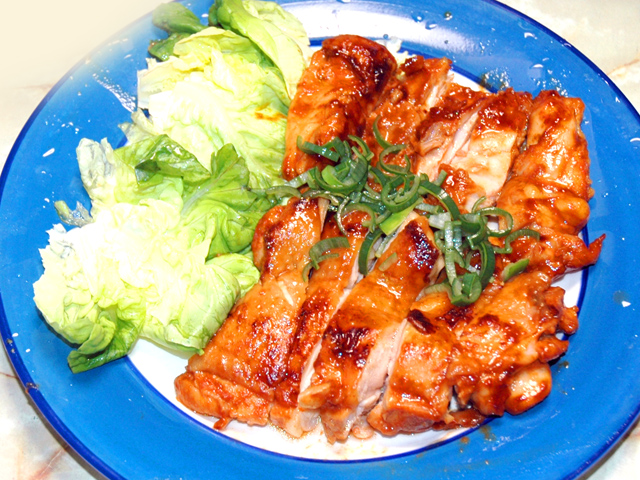 漬け込んで焼くだけでOK！韓国風の鶏の照り焼き♪