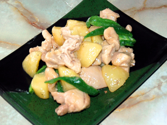 バターがなくても！チキンとポテトの酒マーガリン蒸し