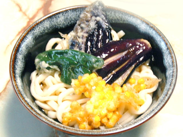 コーンの天ぷら入り！野菜天のぶっかけ冷やしうどん♪