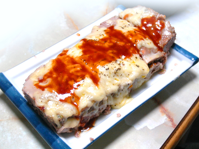 チーズを乗せて！野菜たっぷりのご馳走ミートローフ♪