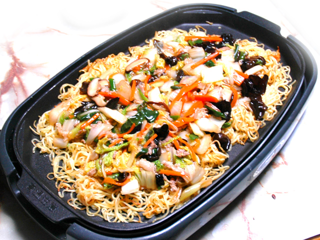 ホットプレートでパーティ！五目あんかけ焼きそば♪