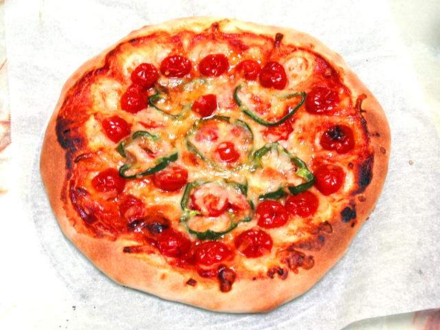 ミニトマトの大量消費！HBで作るミニトマトのピザ♪