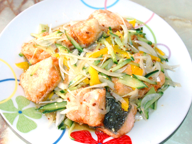 旬の鮭を使って！鮭と野菜たっぷりのエスカベージュ風