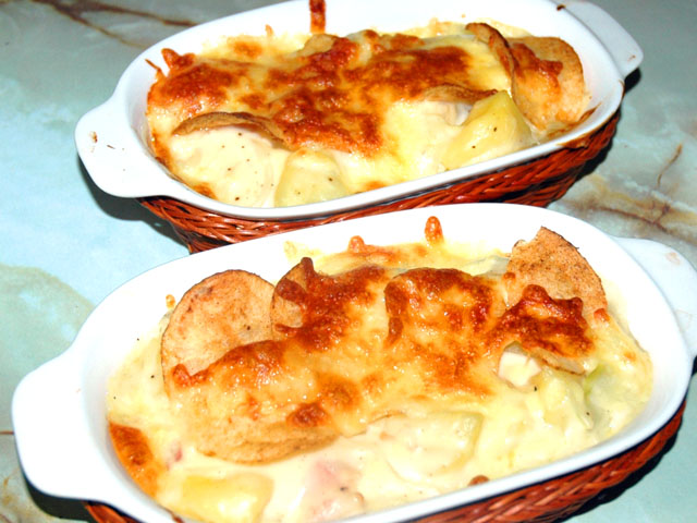 ホワイトソースも手作り！ポテチ乗せポテトグラタン♪