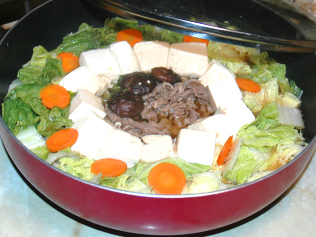 安い牛コマ肉と豆腐で！すき焼き風豆腐たっぷり鍋♪