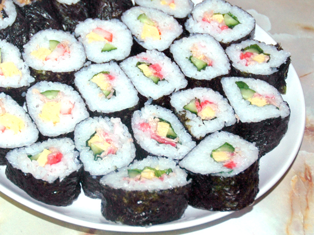 ツナと青じそで！黄赤緑のちょっと大人の太巻き♪