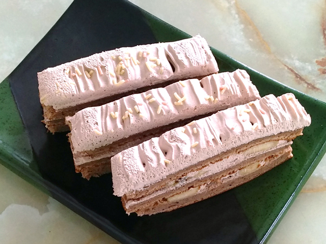 甘さ控えめ！シフォン生地のチョコバナナ3段ケーキ♪