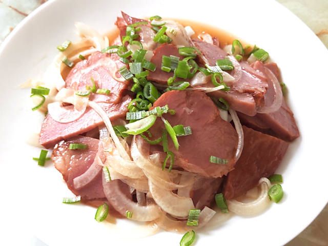 レンジで完結！市販の焼き豚のアレンジサラダ♪