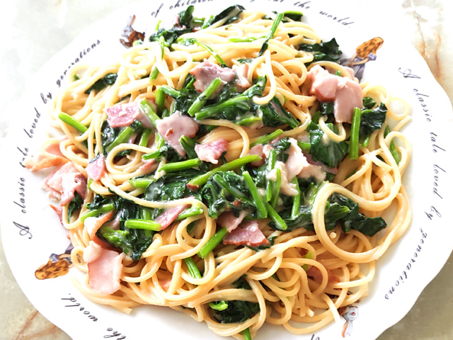 2種の具材で！ベーコンとほうれん草のクリームパスタ