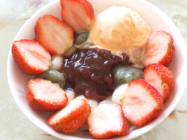 もち粉で作るから簡単！苺の白玉団子あんみつ♪