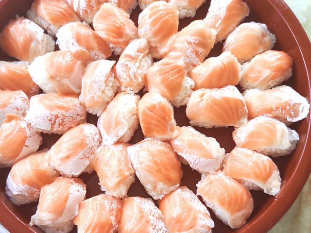 パーティー用に！鬼大トロサーモンの握り寿司♪