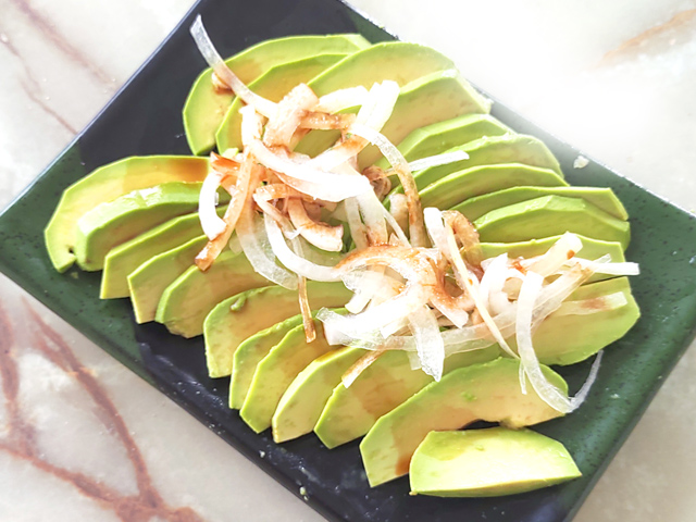 さっぱりワサビ醤油で！アボカドのカルパッチョ風♪