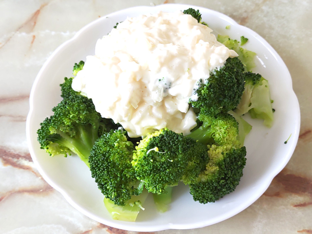 サラダ感覚で！ブロッコリーのタルタル風ソースがけ♪