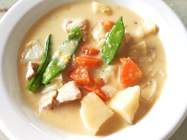 ルーから手作り！鶏肉と野菜のコーンクリームシチュー