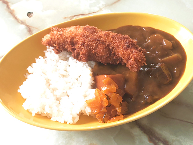 サイコロステーキ肉で！ささみカツ乗せの謎肉風カレー
