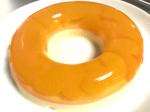 夏にぴったり！みかんとレアチーズのリング二層ゼリー