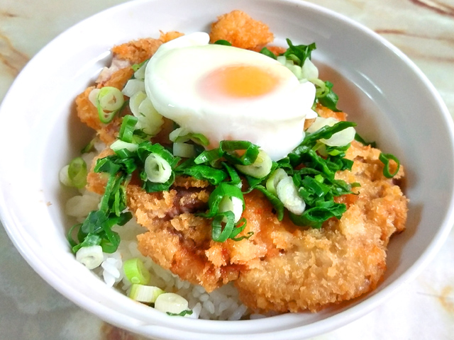 再現度88％！かつや風！ネギ玉カツ丼♪