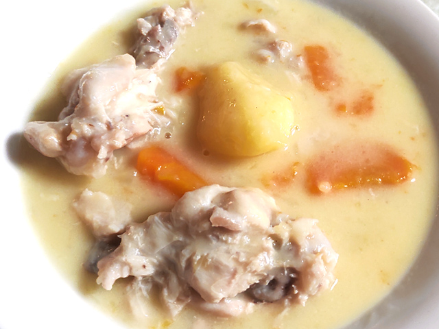 圧力鍋で時短！手羽元のシンプルなクリームシチュー♪