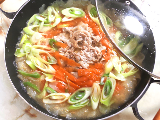 野菜大量消費！ひらひら野菜の豚味噌ちゃんこ鍋♪