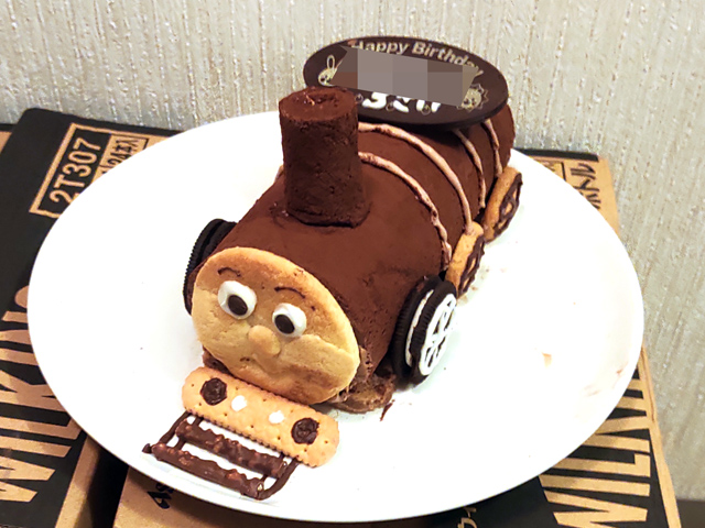 クッキーとロールケーキで！列車の立体ケーキ♪