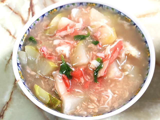 冬瓜の大量消費にも！冬瓜とかにかまであんかけ風味♪