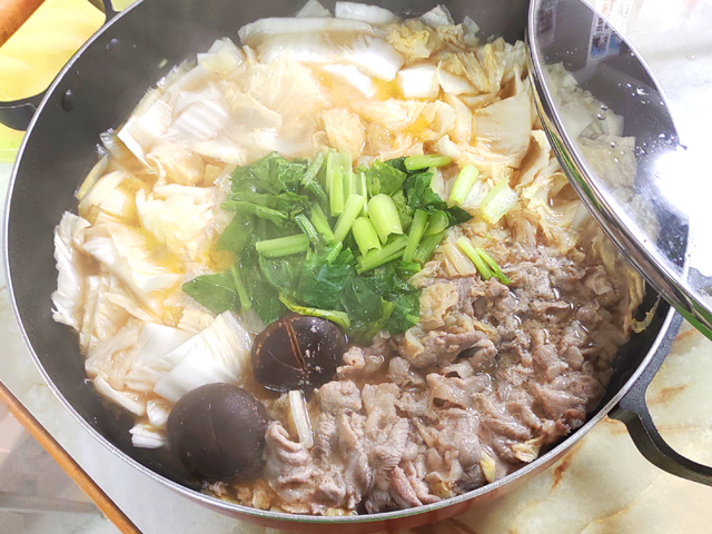 にんにくを効かせて！豚こまと白菜のバター醤油風鍋♪