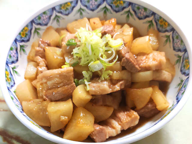 大量消費にも！豚バラと大根のレンジからの甘辛煮♪