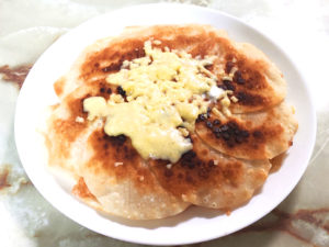 餃子の皮で！チキンライスサンドの餃子ピザ風♪
