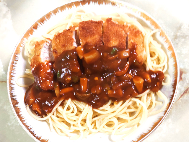 ドミグラスソース缶で！カツ乗せデミグラスパスタ♪