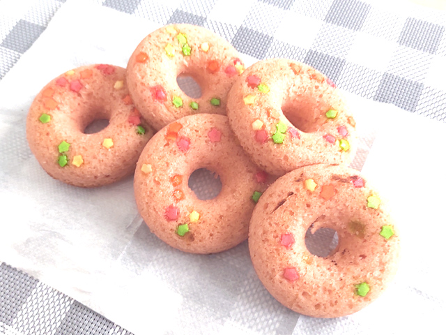 100均を活用！ラズベリーパウダーの焼きドーナツ♪