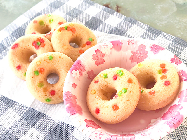 フルーティな香り！レモンのシンプル焼きドーナツ♪