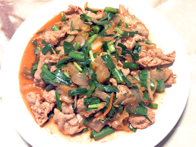 時短で！ニラ入りの豚キムチ風炒め♪