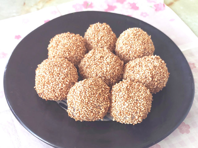 揚げない！あんこタップリのごま団子♪