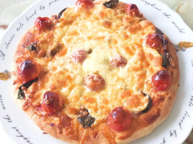 手ごね生地で作る！ピッツァマルゲリータ♪