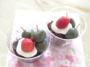 子供の日にも！蓬と苺の串団子カップ♪