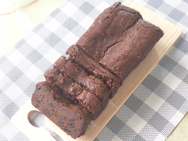 レーズンたっぷり！生チョコ風パウンドケーキ♪