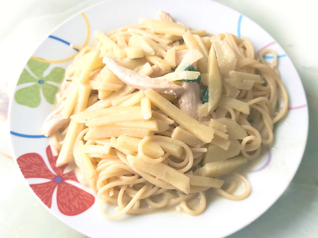 ペーストを使って！グリーンカレーのピリ辛パスタ♪