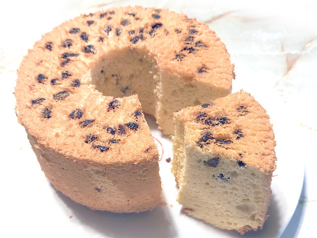 レーズンを散らして！ラム酒風味の大人シフォン♪