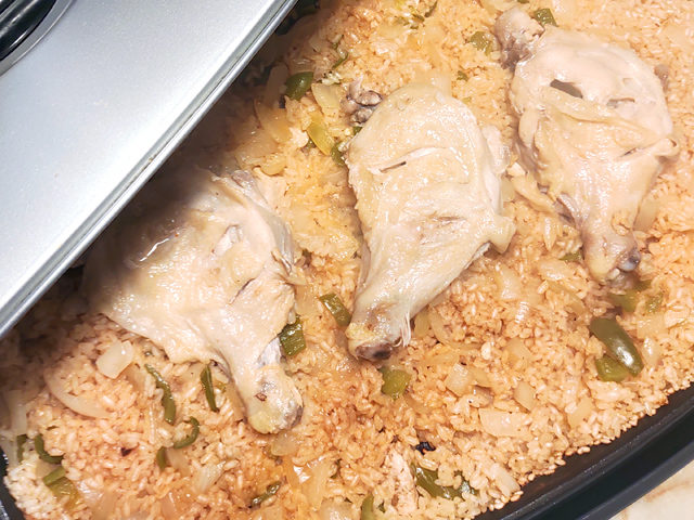 ホットプレートで！チキンレッグの簡単パエリア風♪