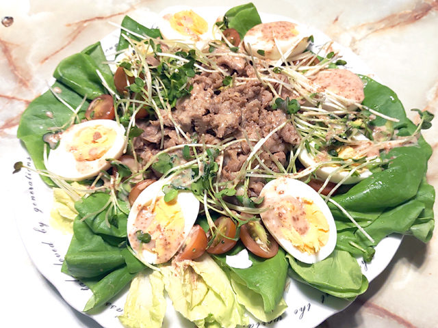 焼き肉仕立ての豚こまで！肉野菜たっぷりサラダ♪