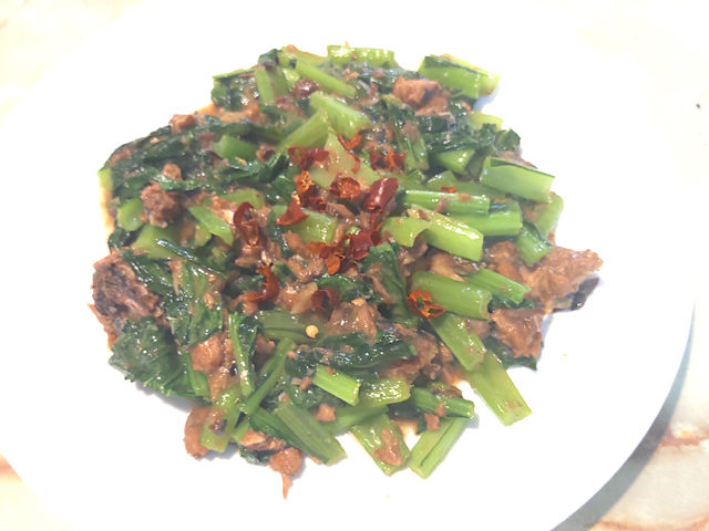 鯖缶アレンジ！鯖味噌缶と小松菜の炒め合わせ♪