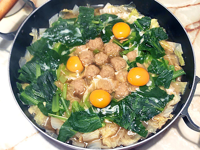 冷凍肉団子で！シンプルな白菜鍋♪
