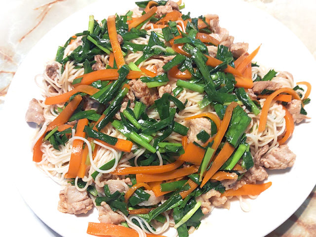 そうめんアレンジ！豚こまと素麺のチャンプルー風♪