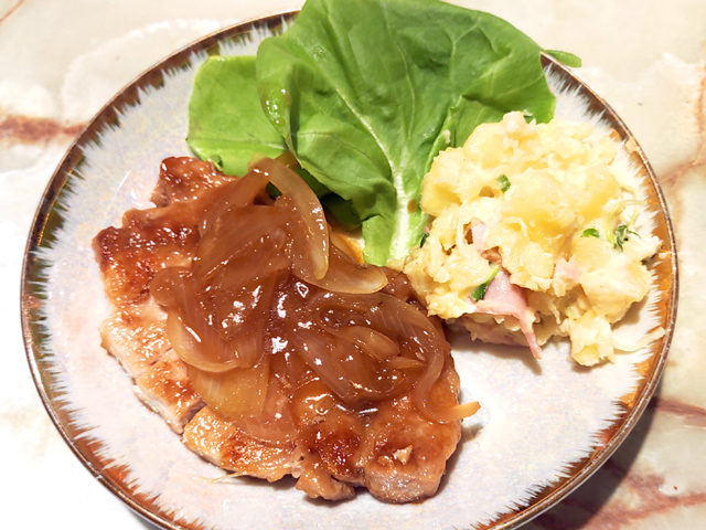 豚ロース肉で！甘酢仕立てのトンテキプレート風♪