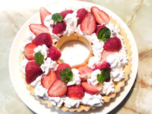誕生日にも！苺タップリのリースタルト♪