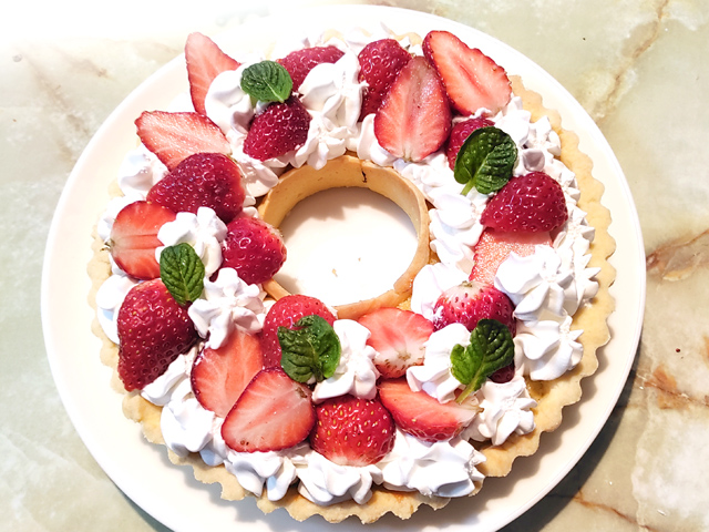 誕生日にも！苺タップリのリースタルト♪