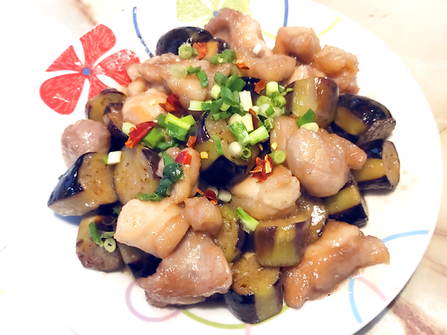 すっぱくてなぜ美味しい？鶏とナスの揚げ焼き炒め♪